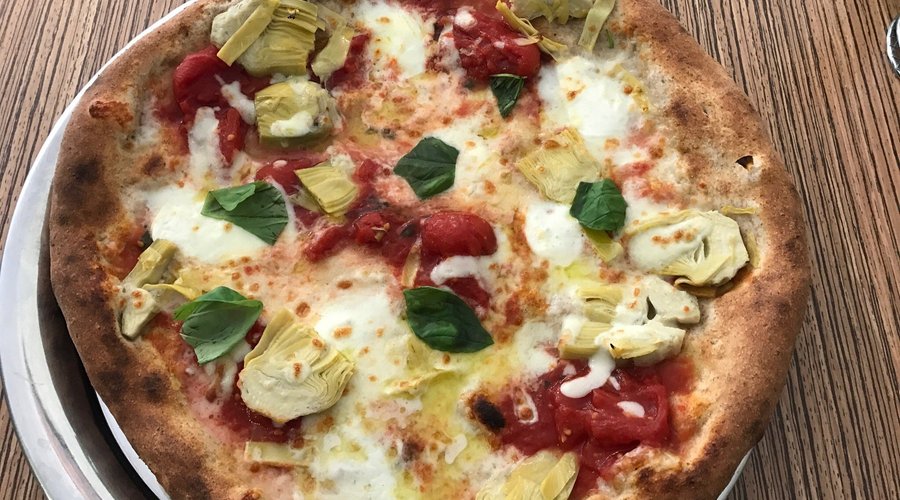 Integrale alta, bufala di Pontecagnano, San Marzano, carciofi i pugliesi e basilico. Spettacolo!