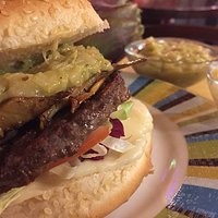Hamburger con carciofi croccanti salsa di porri e crema si parmigiano !