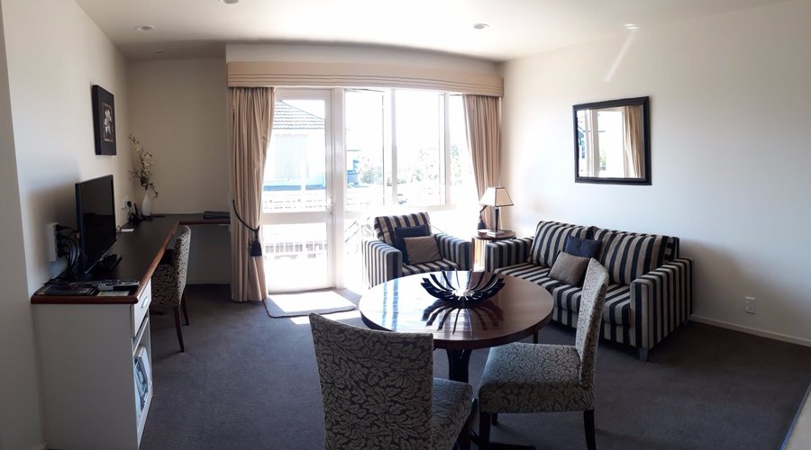 Executive 1 Bedroom with spa, air con and dishwasher.