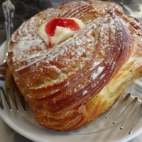 BEST Zeppoli ever tasted! The filling was supurb.