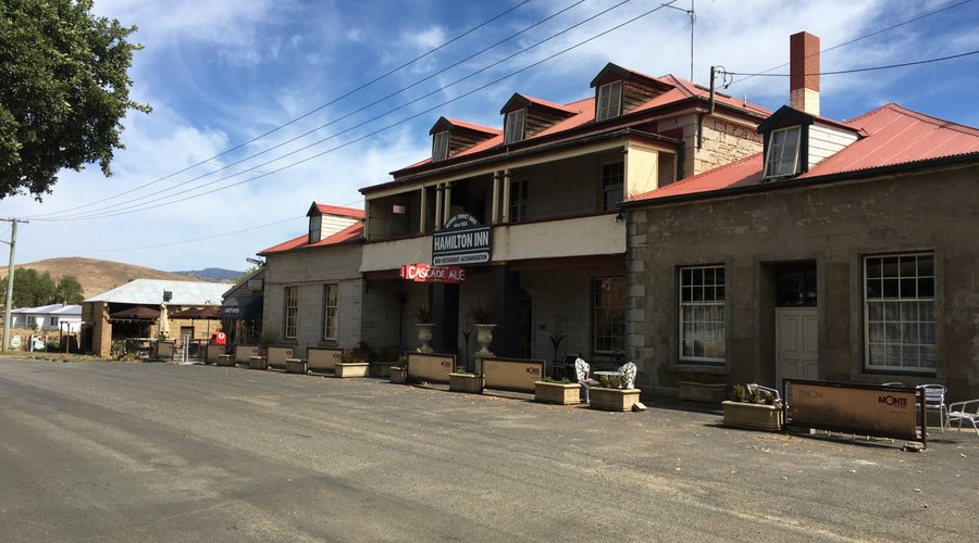 Hamilton Inn Hotel and Cafe