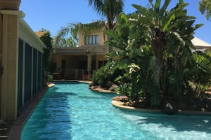 Pool & Beach