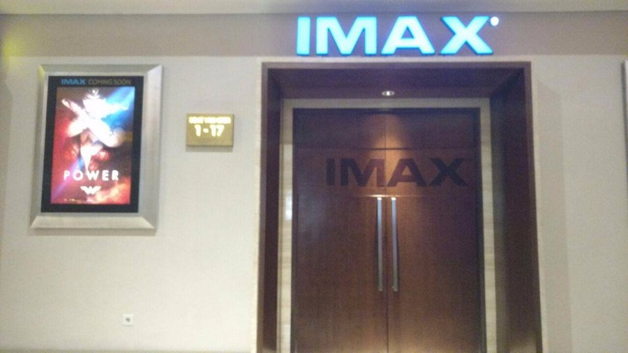 pintu masuk kiri
