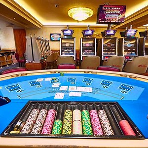 Велком казино 4 женщины в казино онлайн