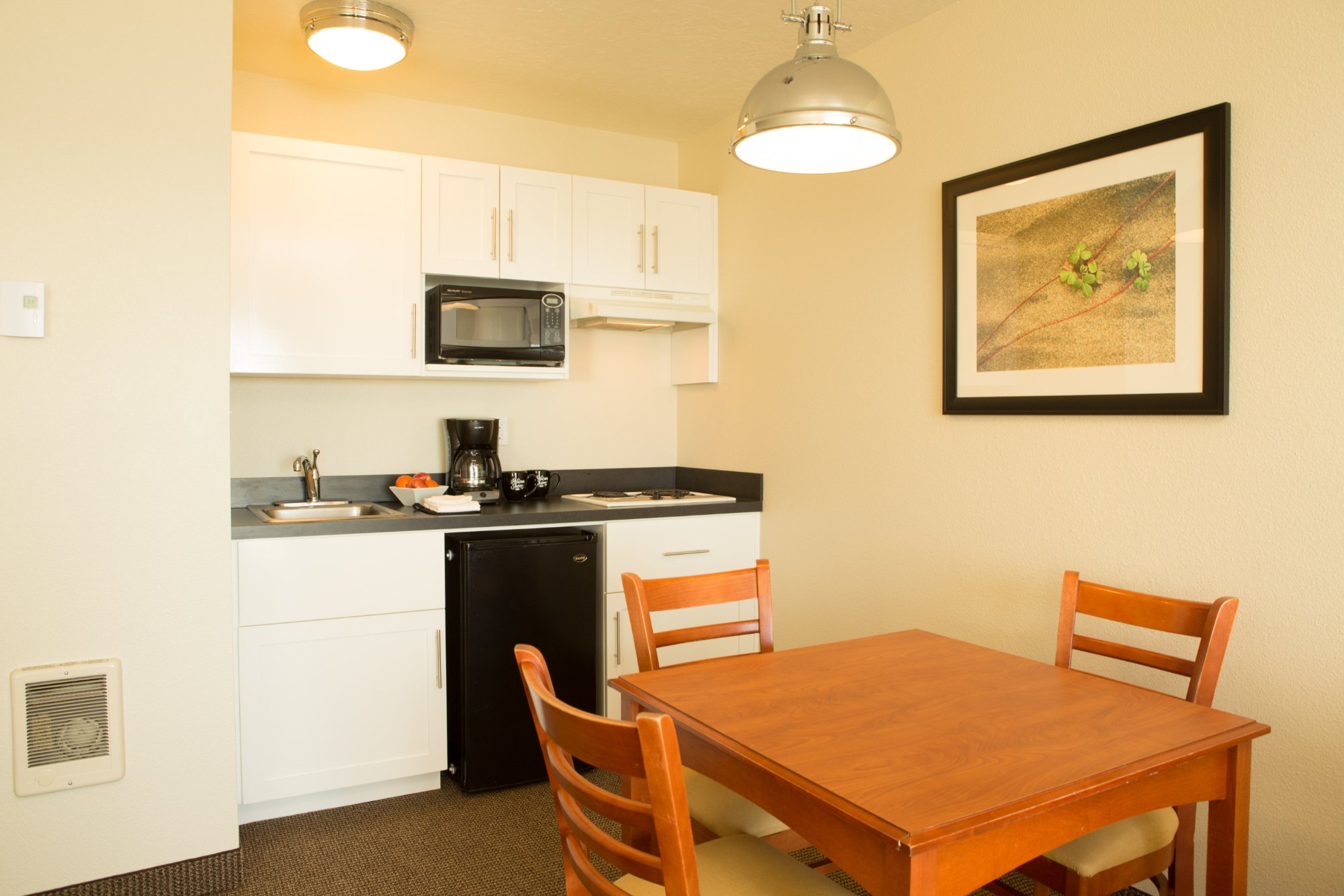 Hotel photo 15 of Pelican Shores Inn.