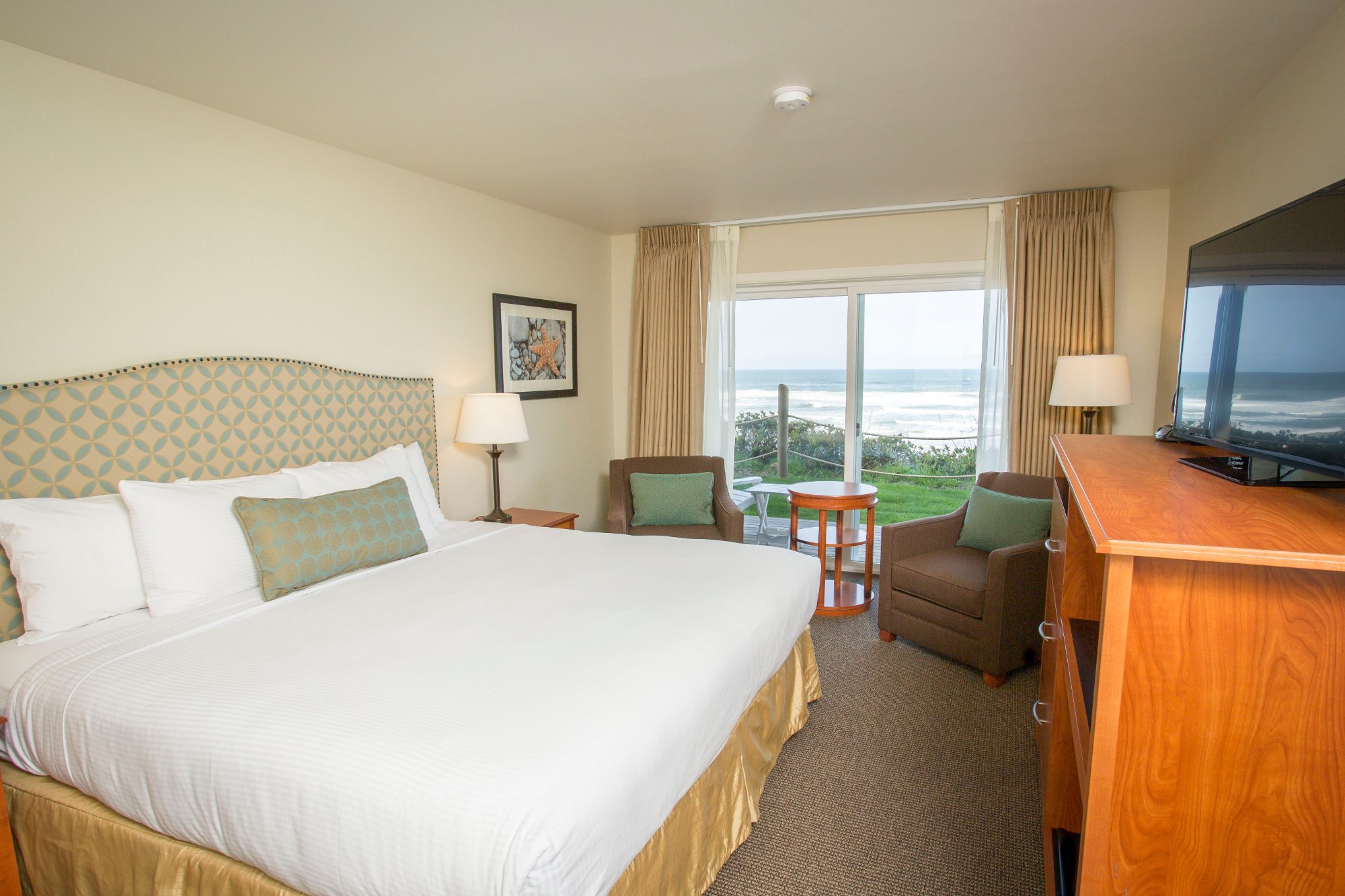 Hotel photo 6 of Pelican Shores Inn.