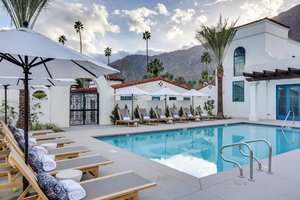 Pool & Beach