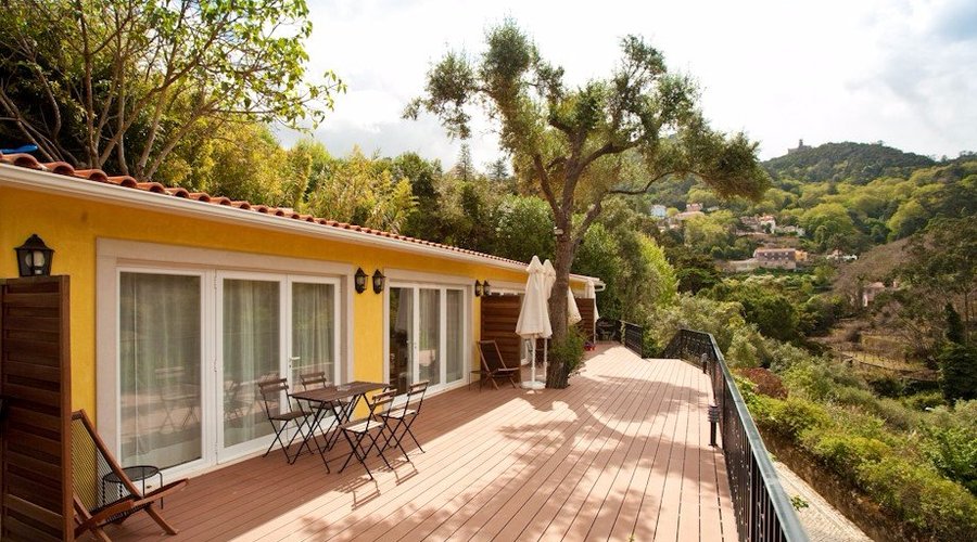 The superior rooms are in the bottom part of the property