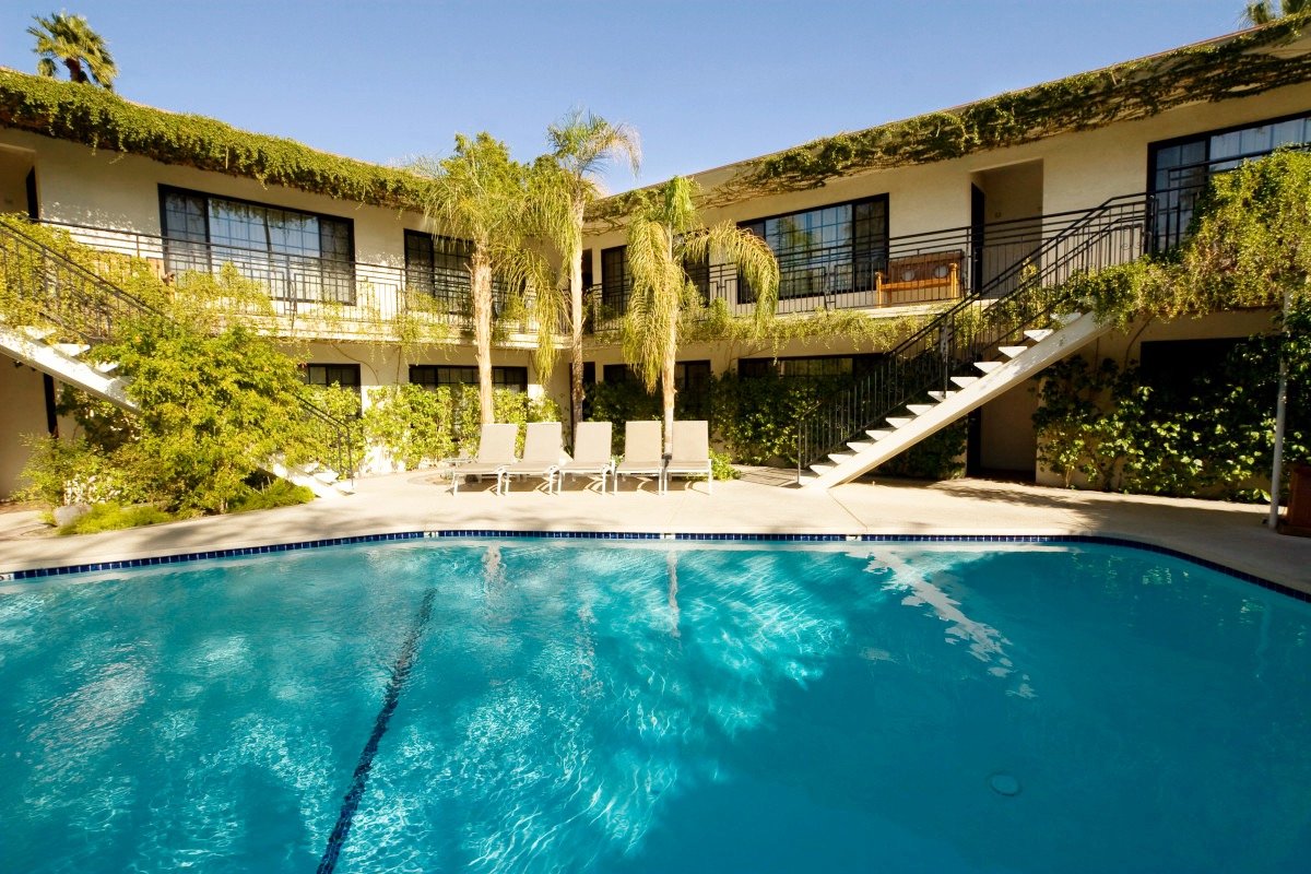 Hotel photo 2 of Descanso Men's Resort.