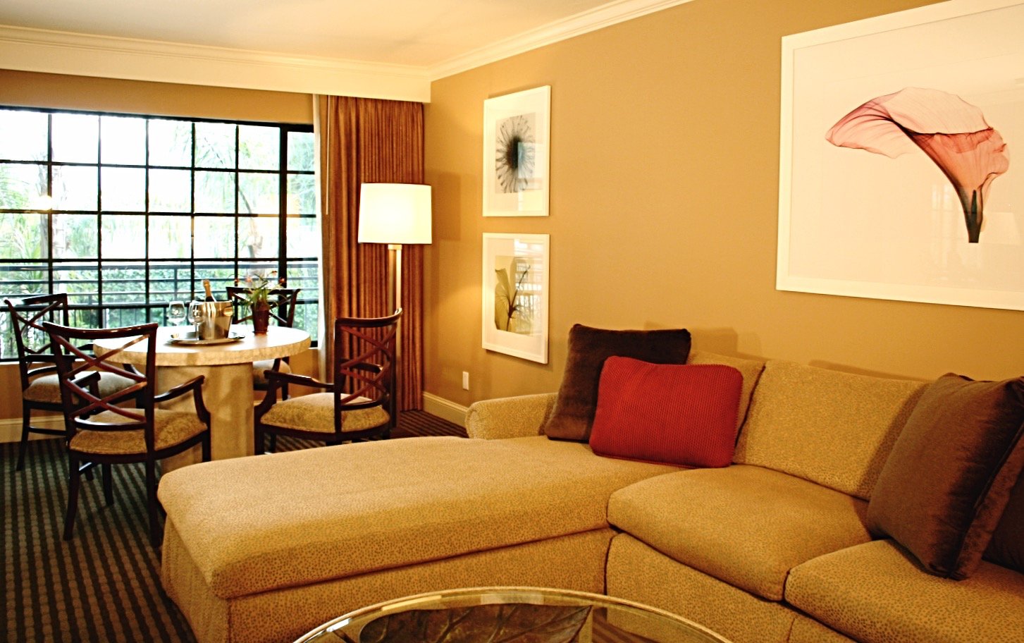 Hotel photo 5 of Descanso Men's Resort.