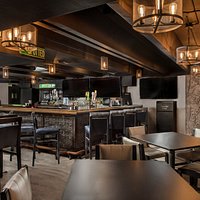 National Pizza Pub and Grille