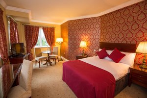 Anner Hotel in Thurles, image may contain: Bed, Lamp, Chair, Home Decor