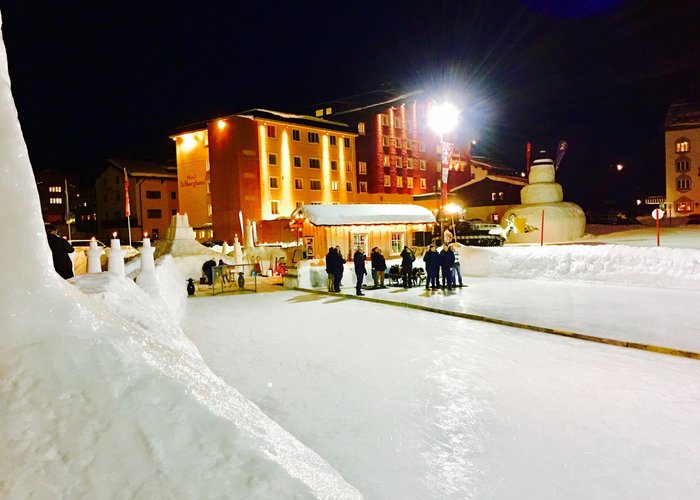 The skating rink Zuers in all his appearances...