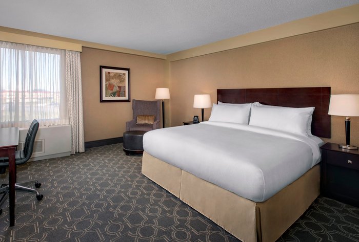 DOUBLETREE BY HILTON HOTEL PITTSBURGH AIRPORT - Updated 2024 Prices ...