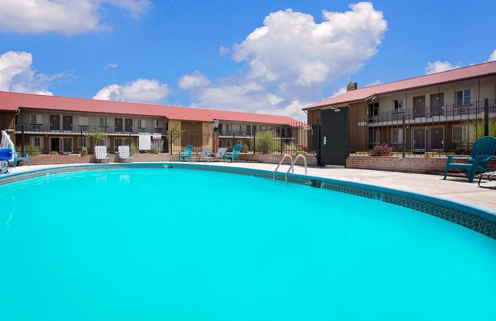 Super 8 by Wyndham Denver Central Pool Pictures & Reviews - Tripadvisor