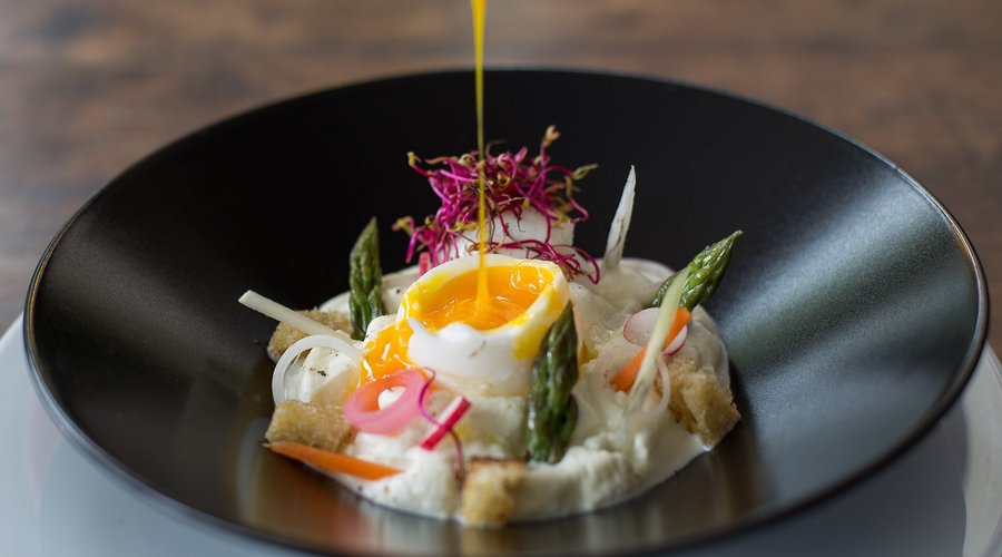 Oeuf Parfait, crème d'asperge verte
