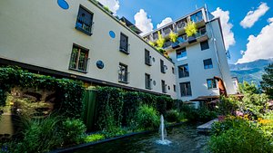 Nala Individuellhotel in Innsbruck, image may contain: Hotel, Villa, Resort, City