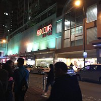 すぐ前にミニバス乗り場もあります