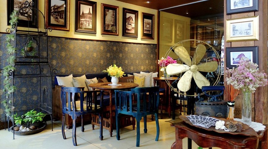 Lobby/Cafe Area