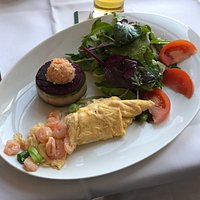 Filet de cerf aux asperges. Délicieux. L'entrée, tartare de betteraves était moyenne. L'omelette