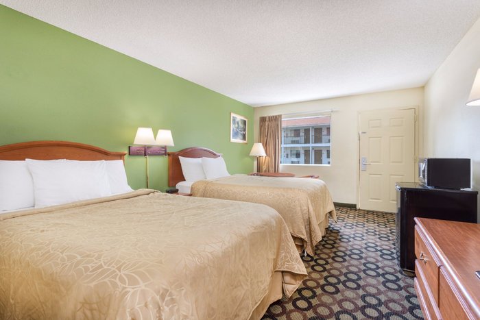 RODEWAY INN - Prices & Hotel Reviews (Ashburn, GA)