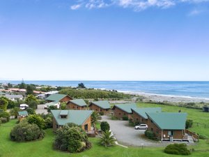 Shining Star Beachfront Accommodation in Hokitika, image may contain: Hotel, Resort, Waterfront, Scenery