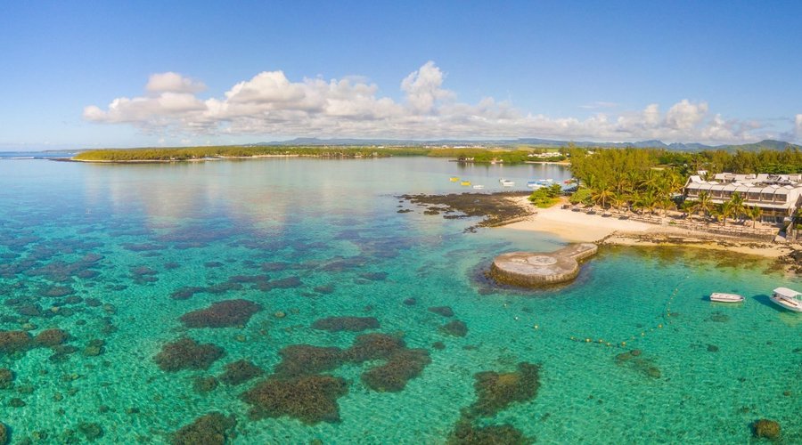 Peninsula Bay overlooking the turquoise lagoon of Blue-Bay and its marine park - UNIQUE