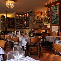 Ristorante Stella Alpina: Innenansicht des Restaurants mit Blick vom Fensterplatz auf den Barber