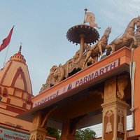 parmarth temple with chariot.