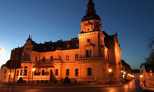 Blick in die Straße vor dem Hotel