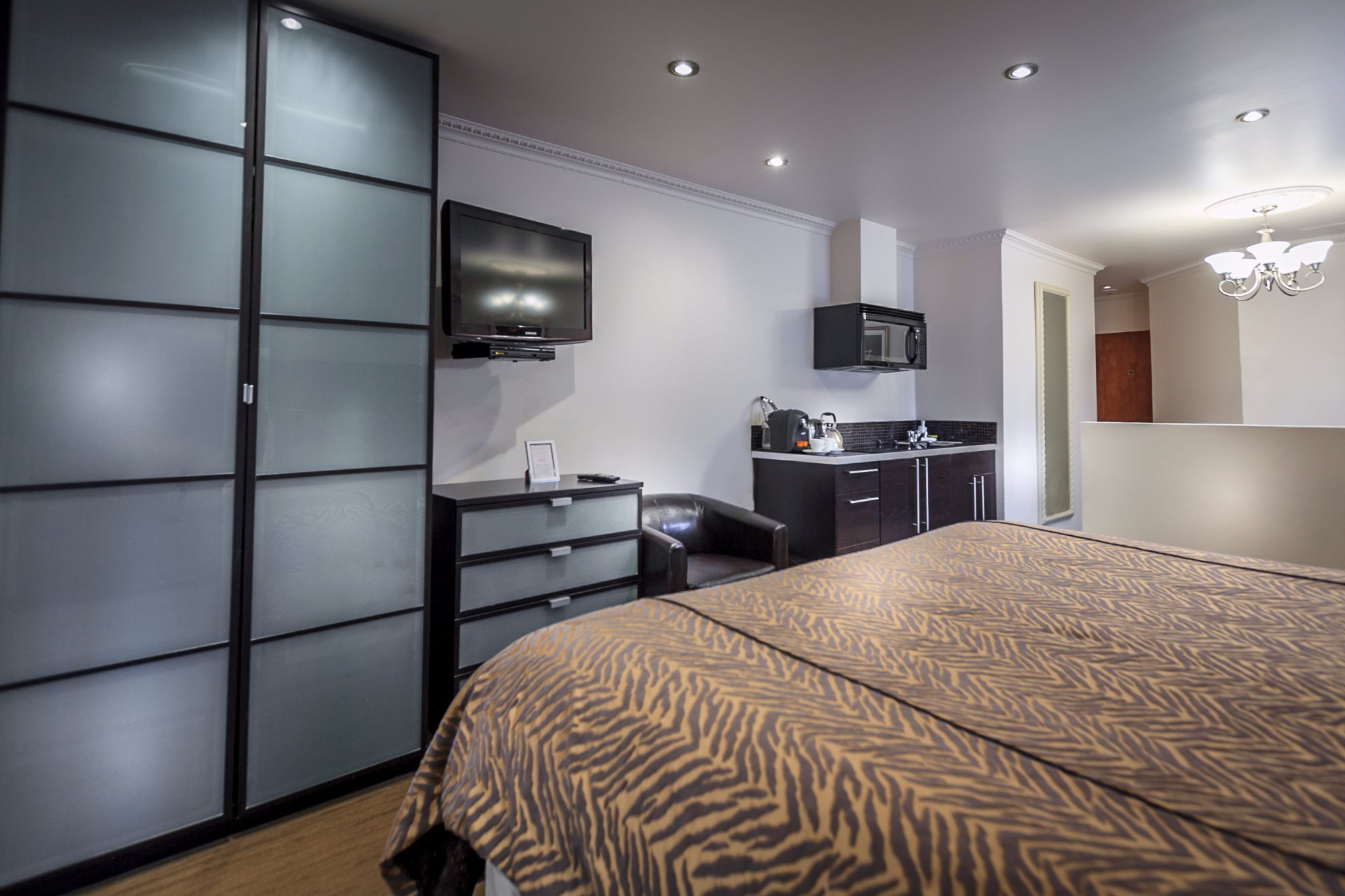 Kutuma Hotel & Suites by null