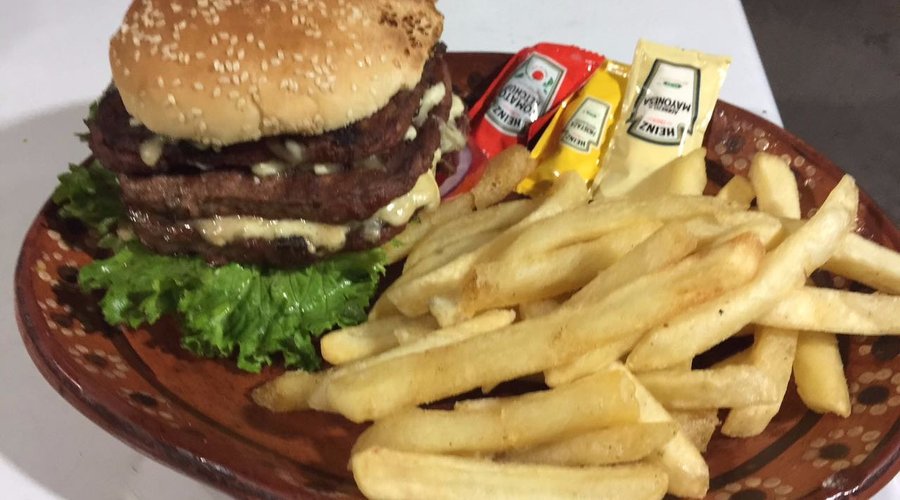La hamburguesa de la casa....
