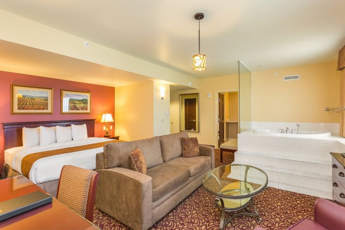 Marcus Whitman Hotel & Conference Center Parking: Pictures & Reviews 