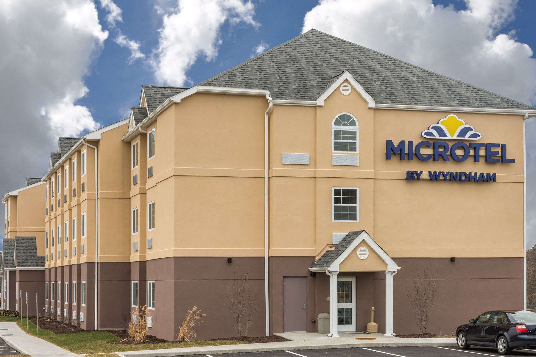 MICROTEL INN SUITES BY WYNDHAM BEAVER FALLS 93 1 0 4