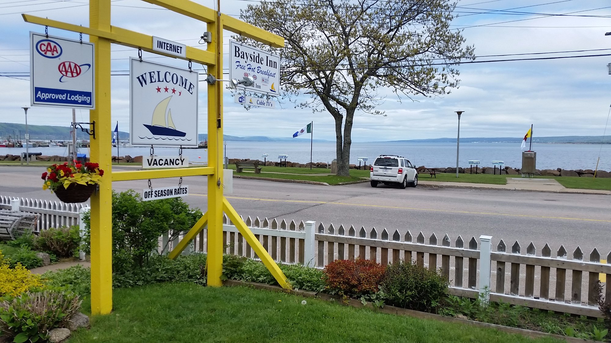 Bayside Inn (C̶$̶1̶7̶1̶) C$119 - UPDATED 2023 Prices, Reviews & Photos ...