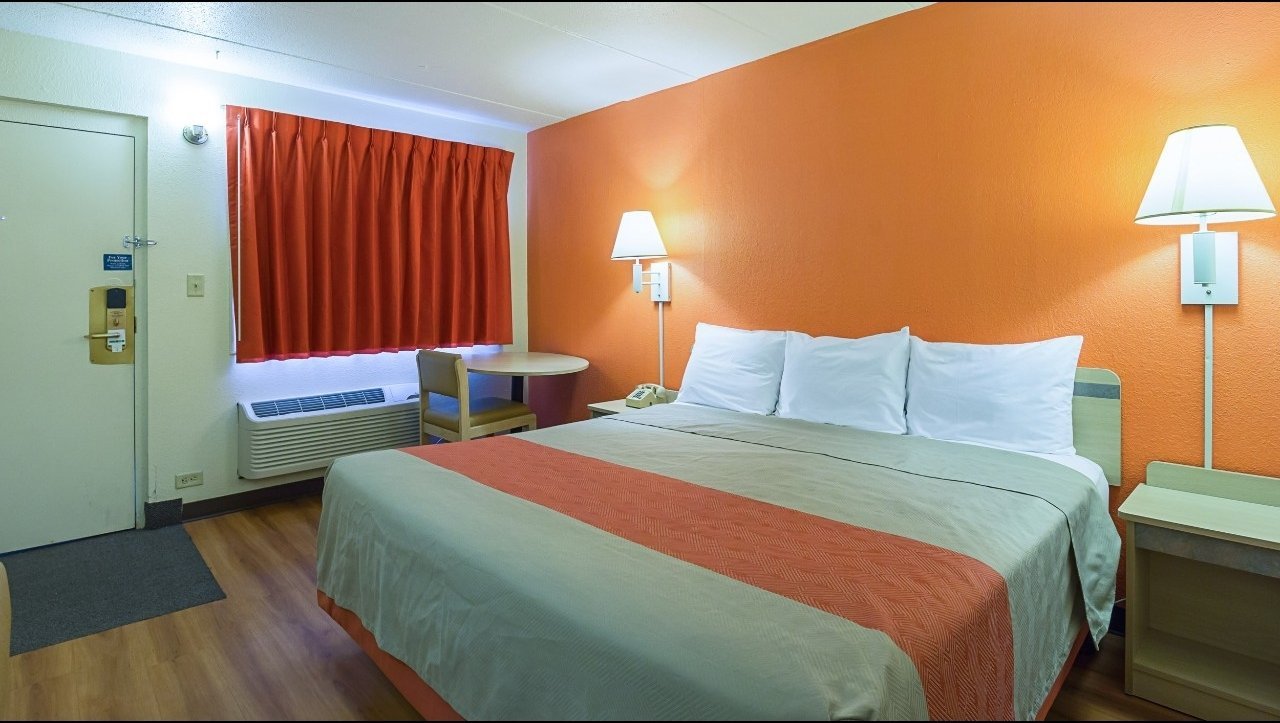 Motel 6 Dubuque Rooms: Pictures & Reviews - Tripadvisor