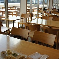 店内の様子 きびきびと動きのいいスタッフ