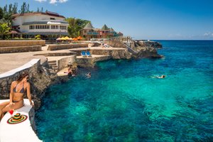 Pool & Beach