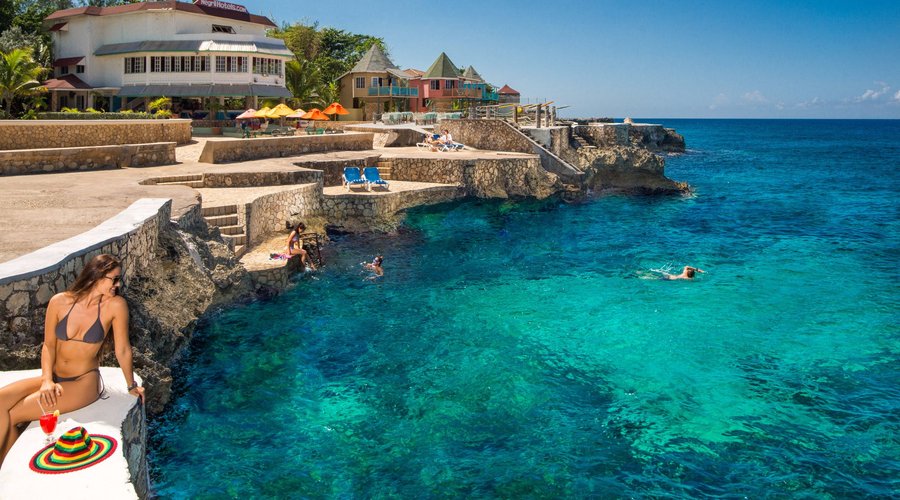 Sea access for swimming and snorkeling