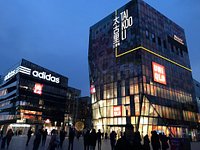 Sanlitun Taikoo Li (三里屯太古里) shopping & nightlife area by n
