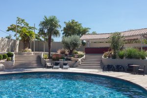 Pool & Beach