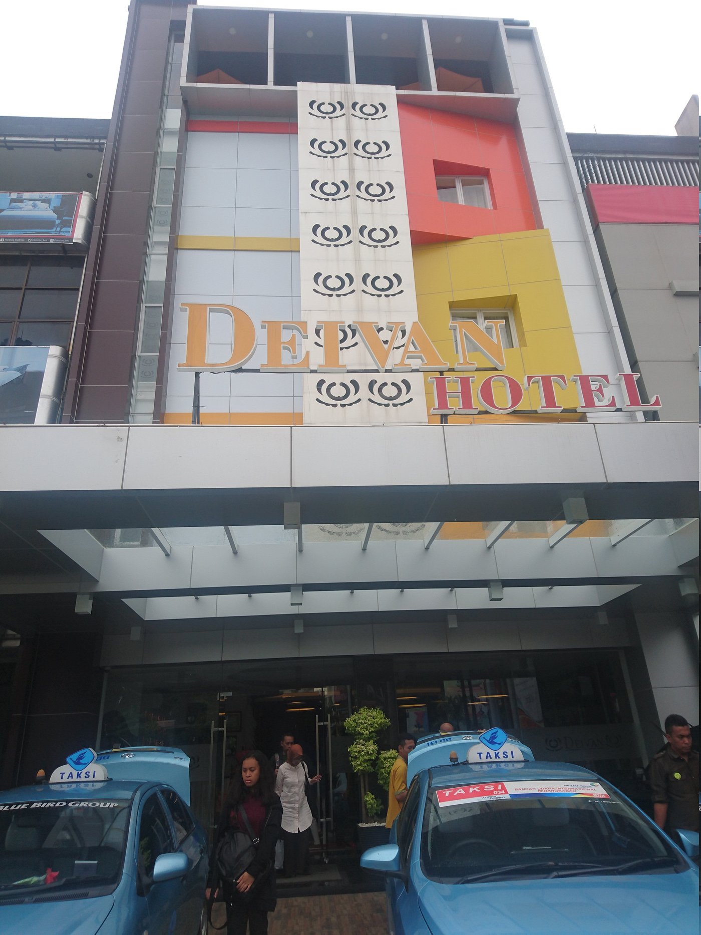 DEIVAN HOTEL (Padang, Indonesia) opiniones, comparación de precios