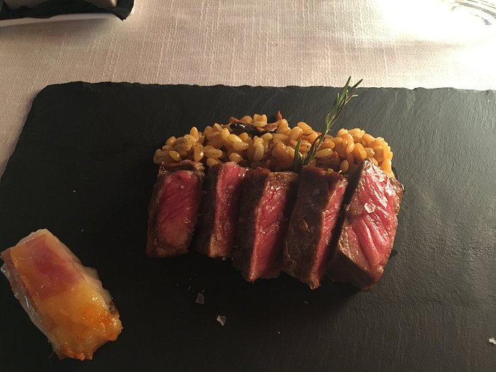 Piedra para cocinar la carne - Picture of Restaurante Los Maños, Venta del  Aire - Tripadvisor