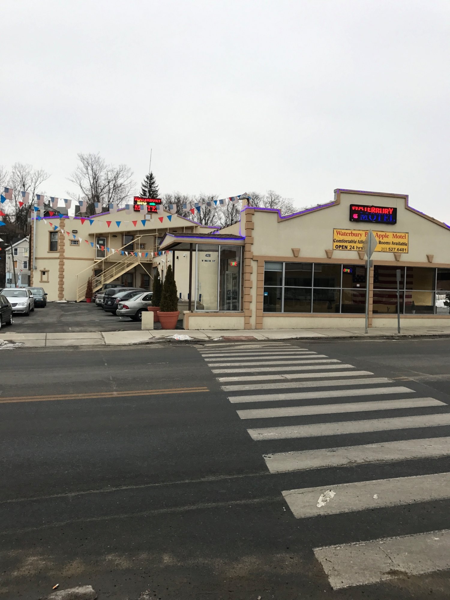 WATERBURY BIG APPLE MOTEL CT 13 Fotos Compara O De Pre Os E   Motel View From The Street 