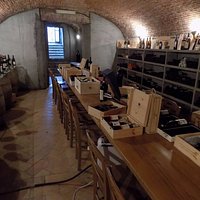 Parte della fornitissima Cantina di vini pregiati