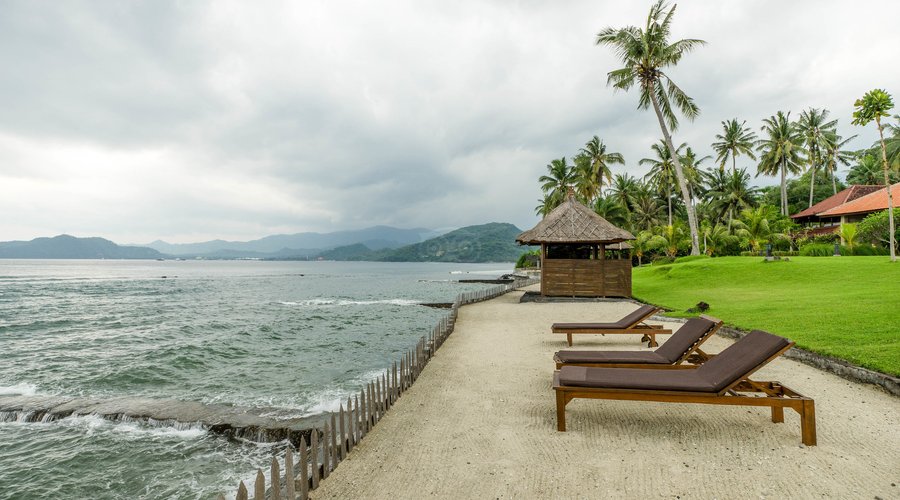 Beach at the Sea Breeze Candidasa