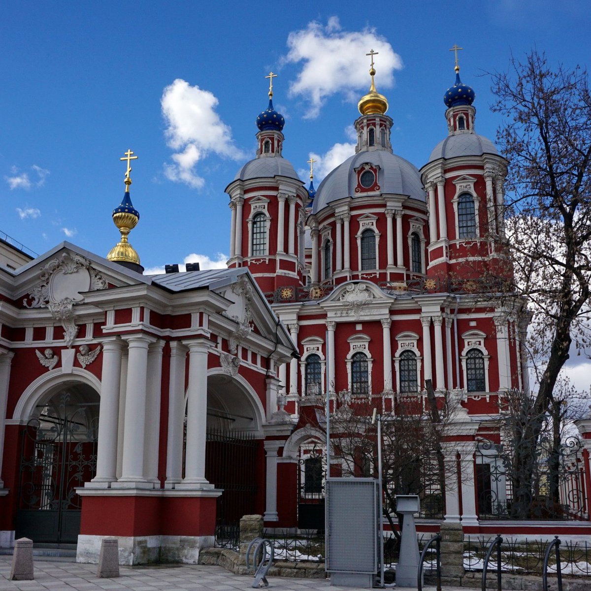 Храм климента римского москва. Церковь Климента папы Римского в Москве. Собор Святого Климента в Одессе. Храм Климента Калинин. Церковь на Пятницкой внутри Климента.