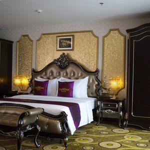 The Mira Hotel in Thu Dau Mot, image may contain: Hotel, City, Urban, Lighting