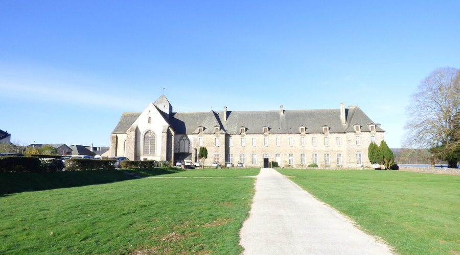Abbaye Notre-Dame de Paimpont - 뺑뽕 - Abbaye Notre-Dame de Paimpont의 리뷰 - 트립어드바이저