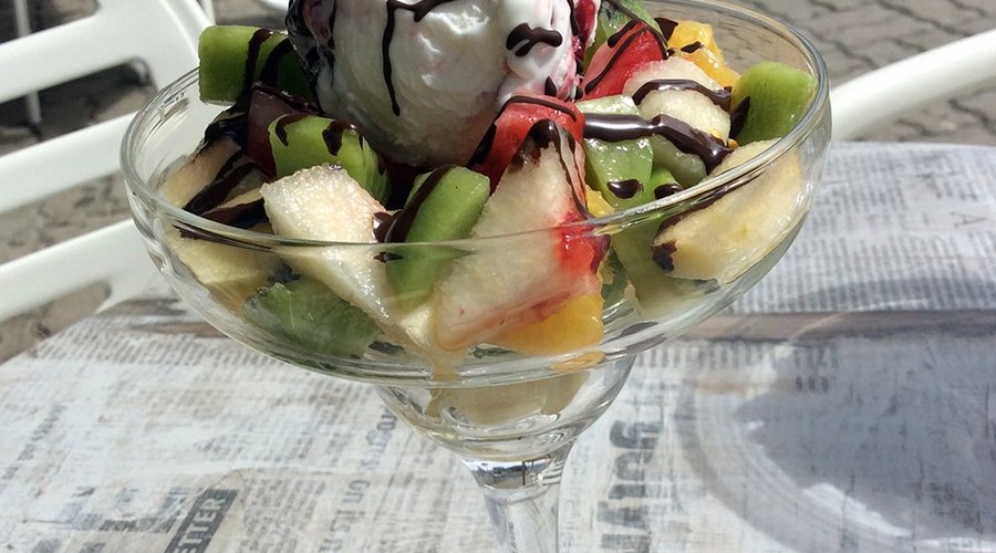MACEDONIA CON GELATO
